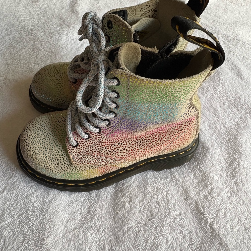 Dr. Martens Kids Iridescent Lace-Up Boots - Picture 4 of 8